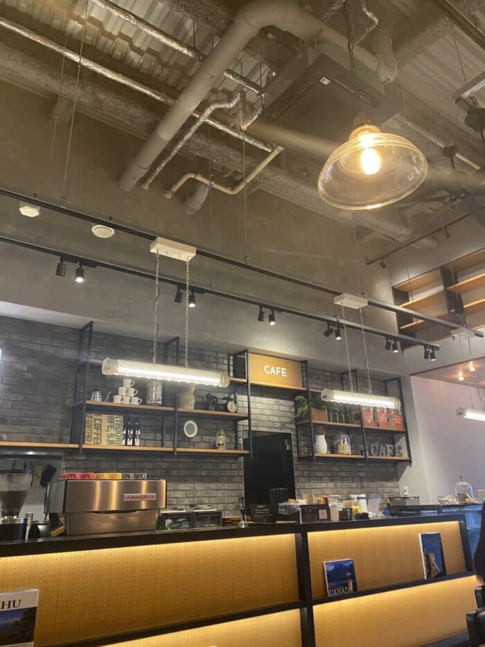 LAMP LIGHT BOOKS CAFE fukuokaの写真 3