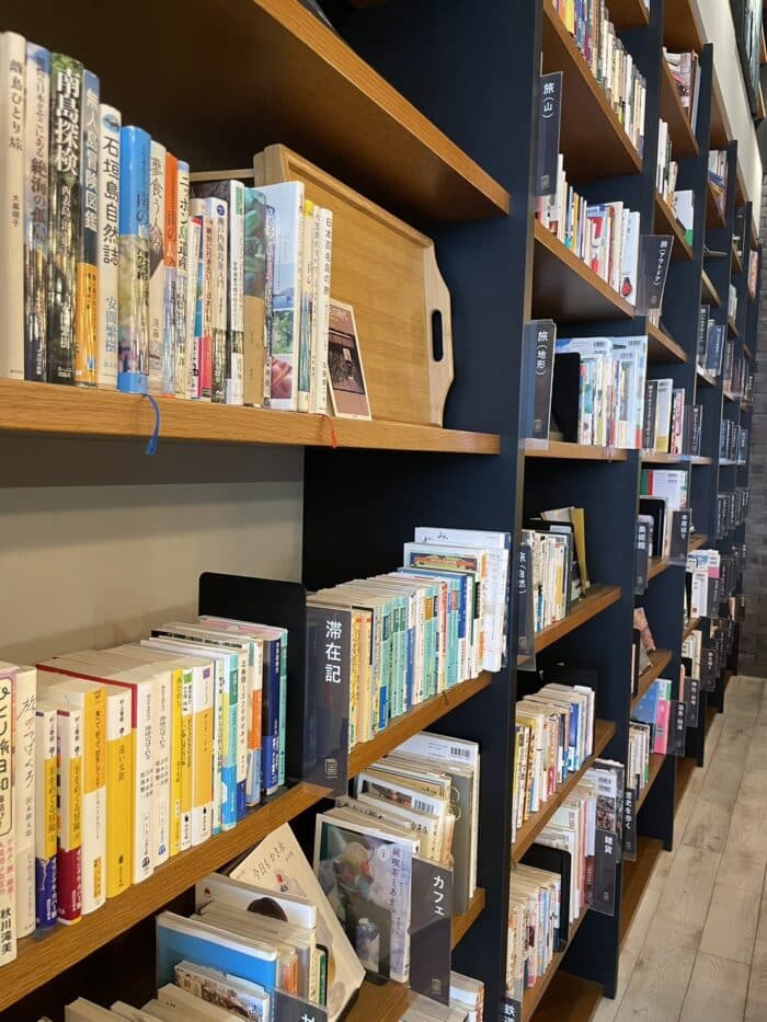 LAMP LIGHT BOOKS CAFE fukuokaの写真 4