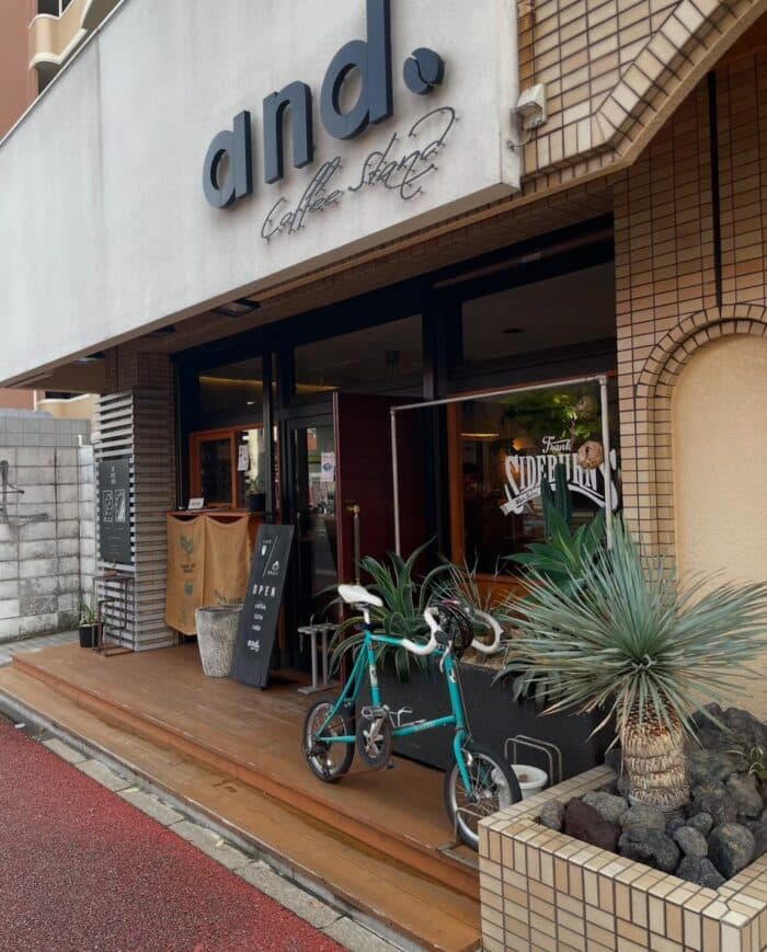 and coffee stand(アンドコーヒースタンド)の写真 5