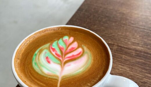 【春吉カフェ】カラフルでかわいい『レインボーラテ』｜52° Coffee&Bar（ゴジュウニドコーヒーアンドバー）