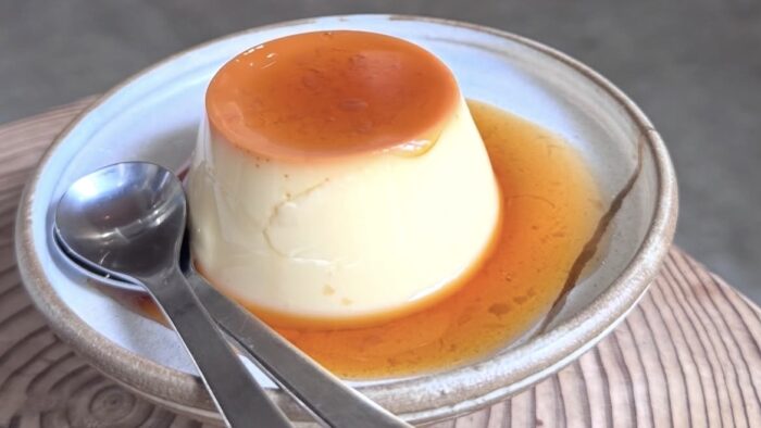 福岡県糸島市にあるカフェ「COFFEE SAZANAMi（さざなみ）」のプリン