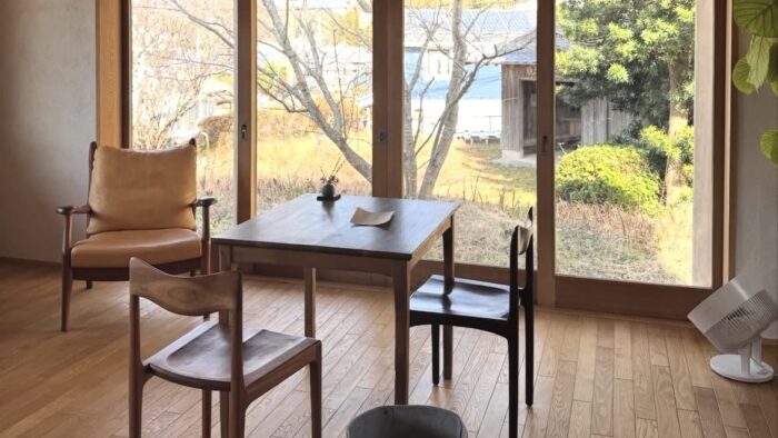 福津市にあるカフェ「Creachair cafe」の店内
