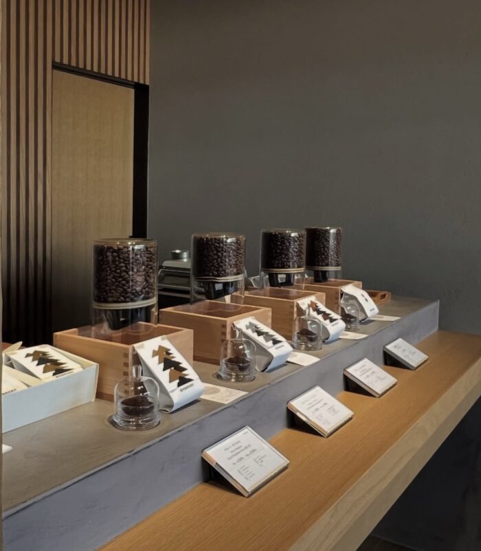 糟屋郡篠栗町にあるカフェ「篠栗珈琲焙煎所」の店内