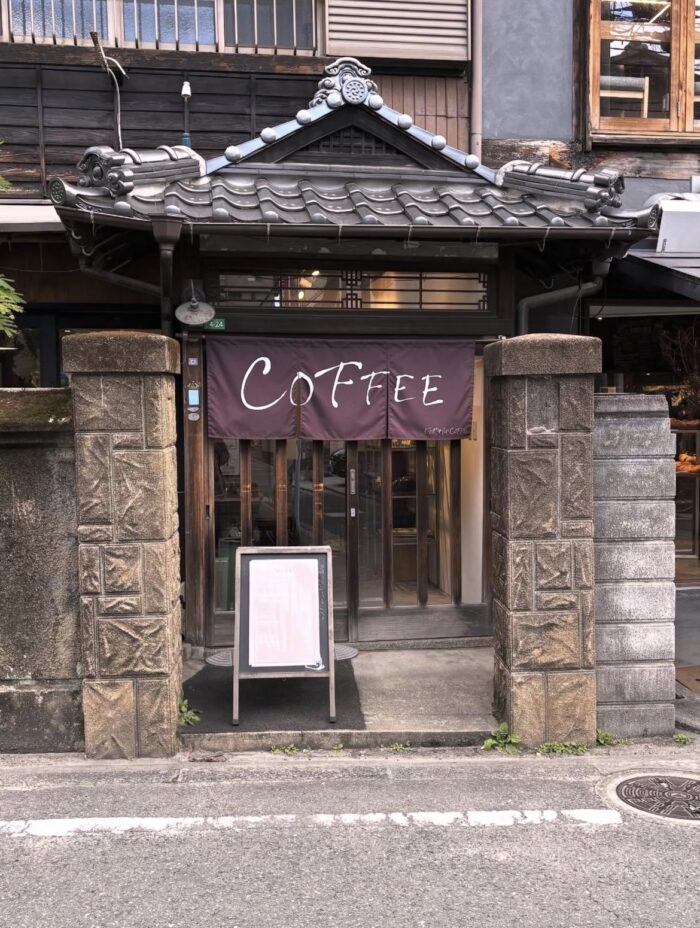 福岡市中央区黒門にあるカフェ「KUROMON COFFEE」の外観