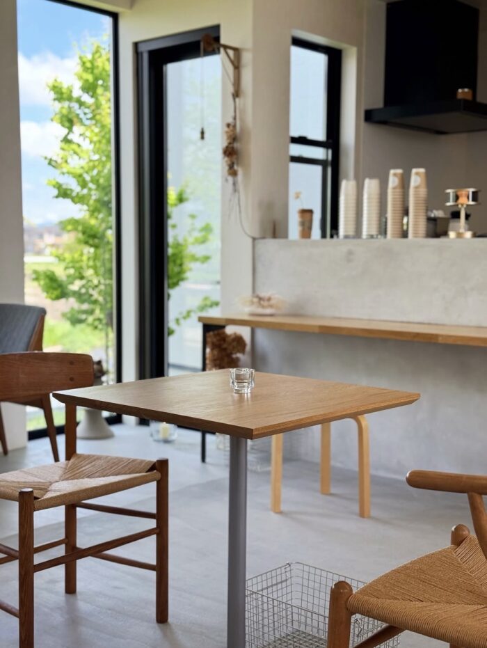 福岡県三井郡大刀洗町にあるカフェ「mysig（ミューシグ）」の店内